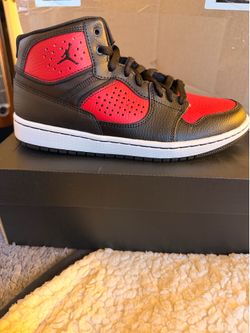 Jordan access (GS) Black/gim red-white 7 Youth / 8.5 Women