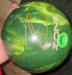 Preowned Tzone 10lb green envy bowing ball in great condition located off lake mead and Simmons area asking $20