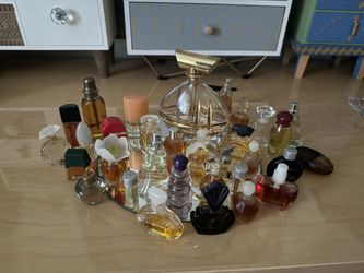 Sorted Mini Perfumes With Mirror