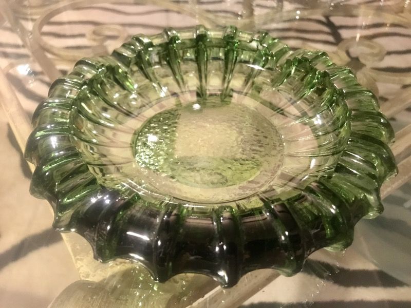 VINTAGE BLENKO EMERALD GREEN GLASS CIGAR/PIPE ASHTRAY (C. 1960's)