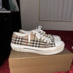 Burberry Size 10
