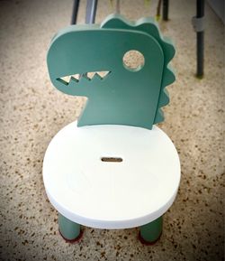 Toddler Dino Chair, plastic, green, anti slip, ergonomic, use indoors/outdoors
