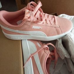 Puma Big Kids Size 4 1/2 ***Brand New***