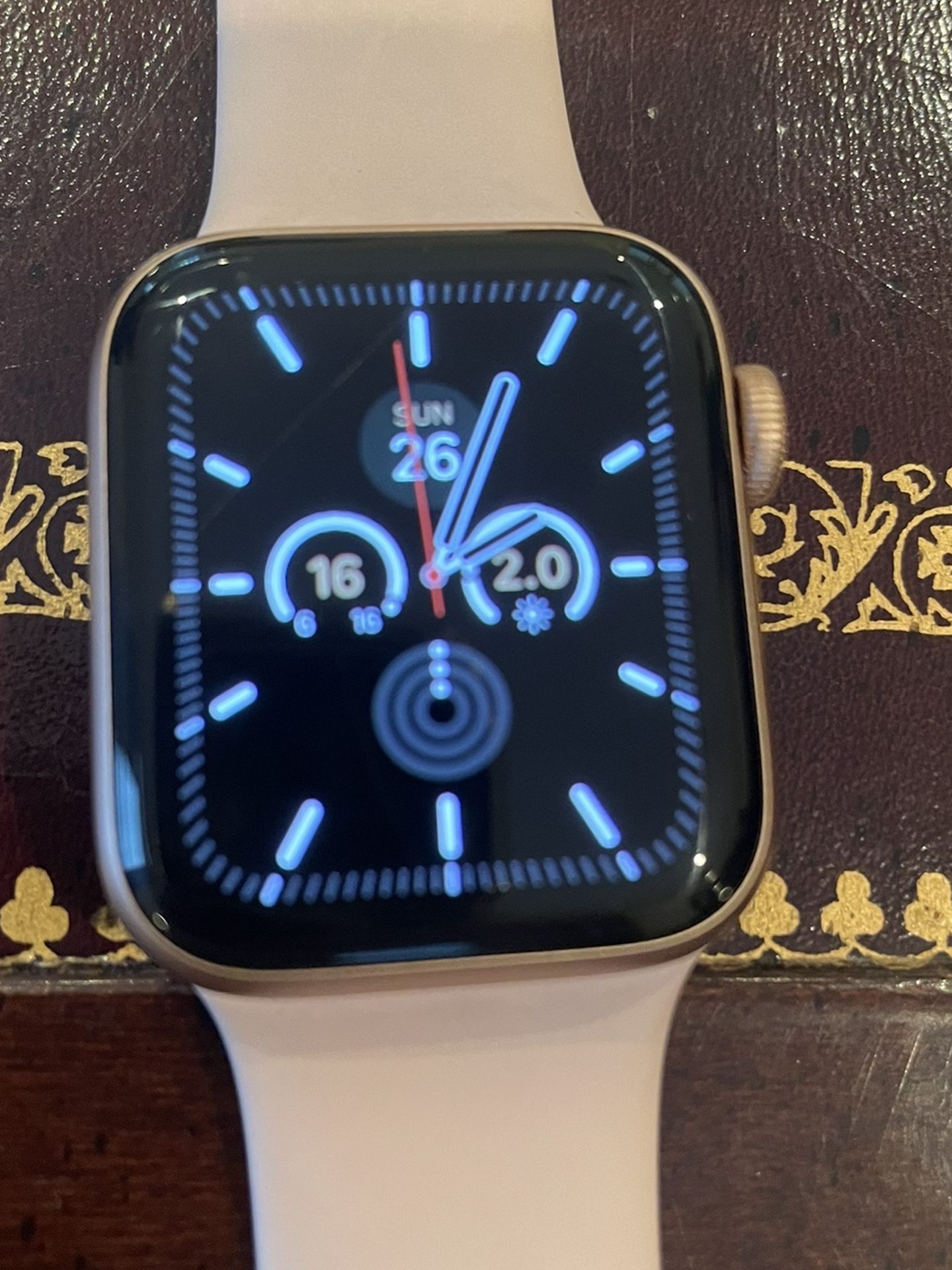 Apple Watch 40MM SE Gold With GPS And Cellular