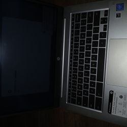 14" Chromebook 3.1ghz quadcore processor 4gb ram w/ nice cover/case and charger