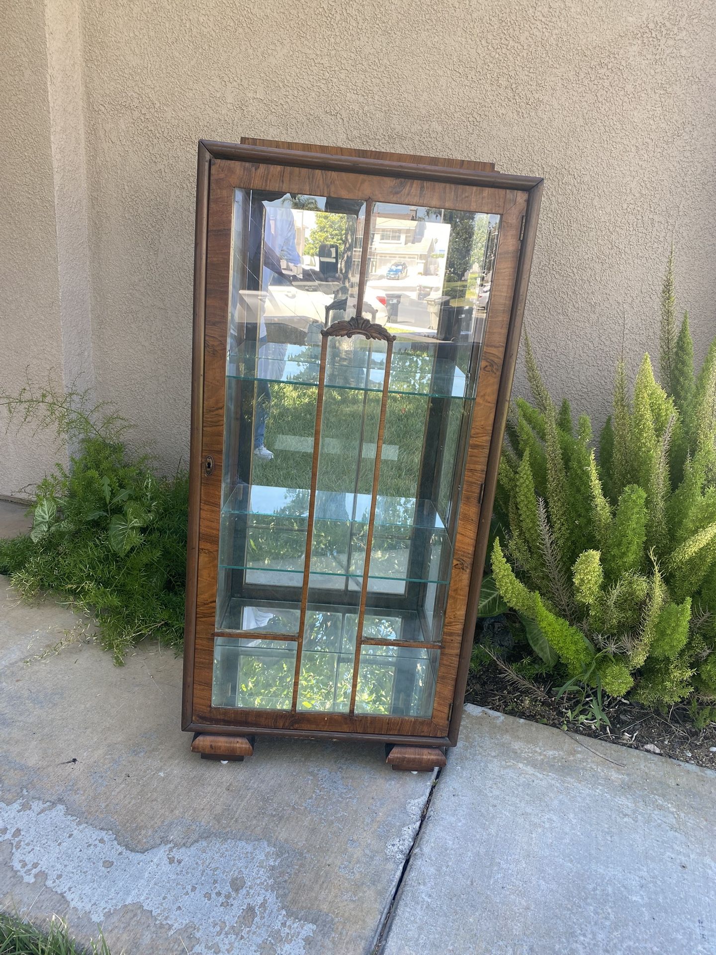 Selling A Vintage Glass Curio Display Cabinet One Door Glass Cracked