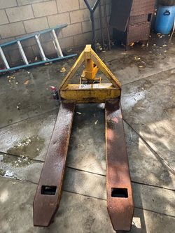 Pallet tack