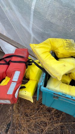 4 life jackets $20