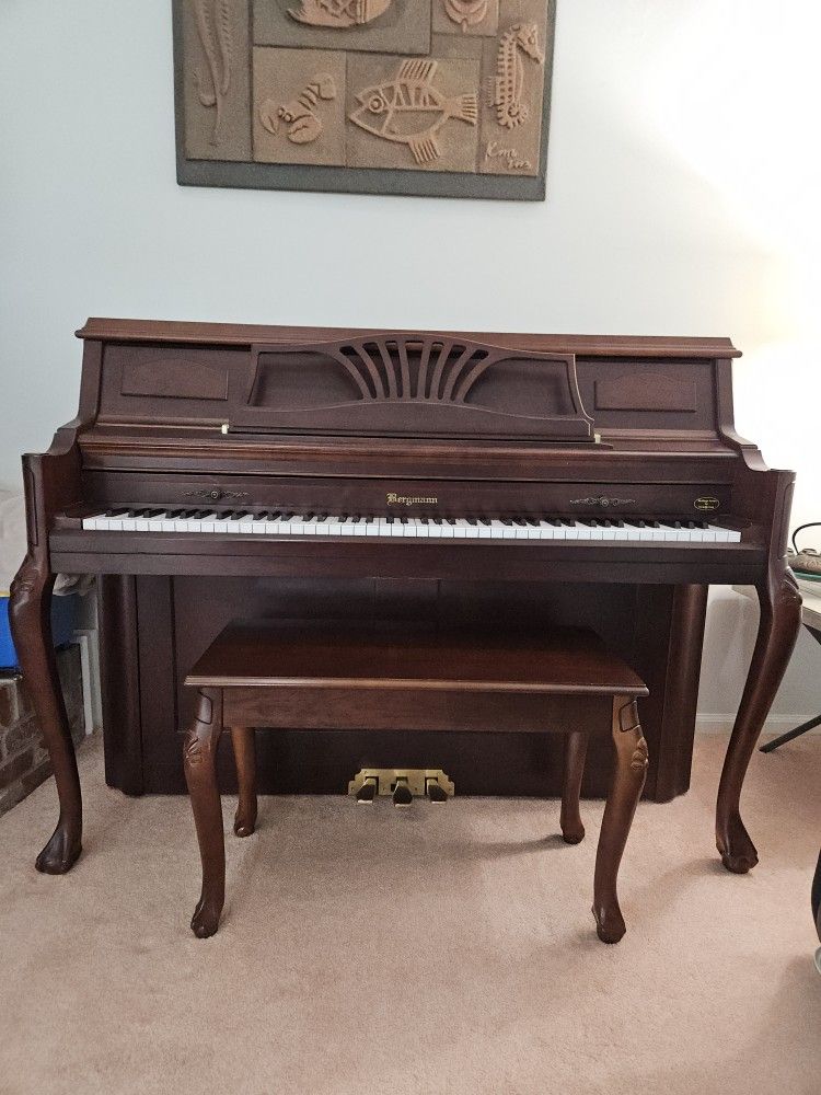 Bergmann Upright Piano BF110
