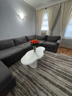 Modern White Organic-Shaped Coffee Table – Excellent Condition