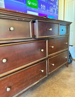 Dresser With Jewelry Drawer