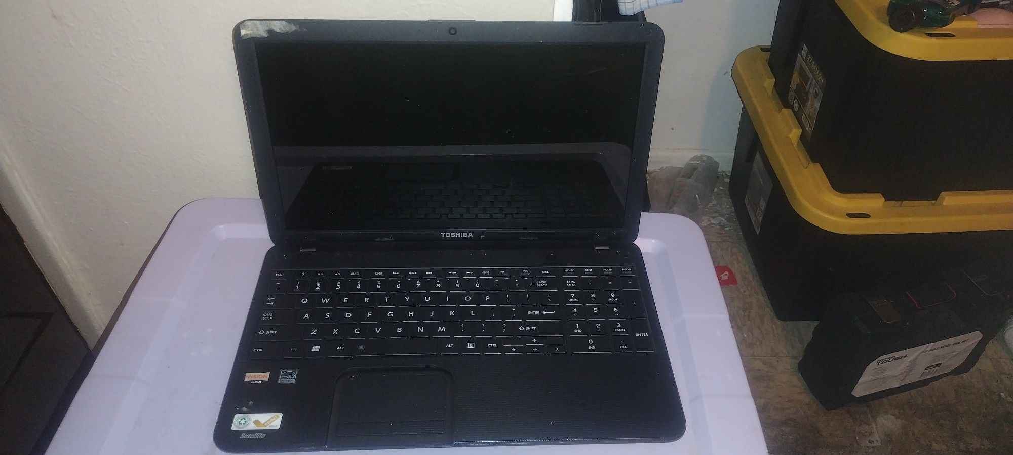 Toshiba Laptop (FOR PARTS)