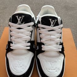 Lv trainers black and white size 11