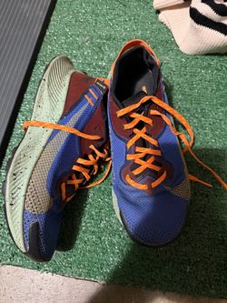 Women’s Nikes size 61/2