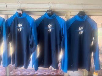 Special price, brand new. Scubapro sun protection shirt—UPF 80 T-FLEX long-sleeve top (men's), size L.