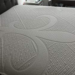 Stearn And Foster Queen Mattress And Boxspring