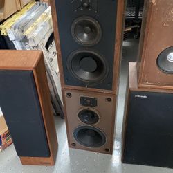 2 Polk Audio Vintage Speakers 7B Need Work 
