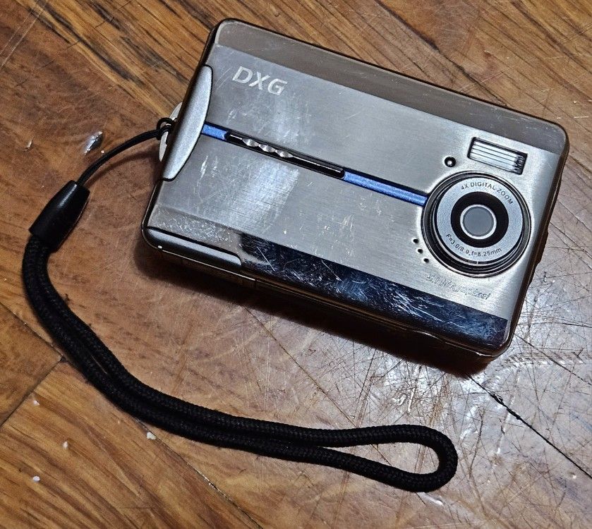 DXG 552 5.1 Megapixel Retro Digicam Camera