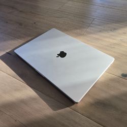 One Owner 16" 1tb SSD M1 Pro 16 Gb MacBook Pro