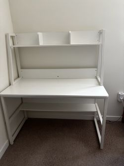 White Desk with Hutch & Shelves – Great Condition