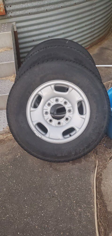 Photo 17 Inch 8 Lug Set Of Firestone Came Off 2017 Chevy They Might Have 500 Miles On Them , Center Caps An Lugs Included $500 Firm