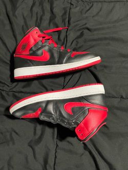 jordan 1 mid chicago black toe