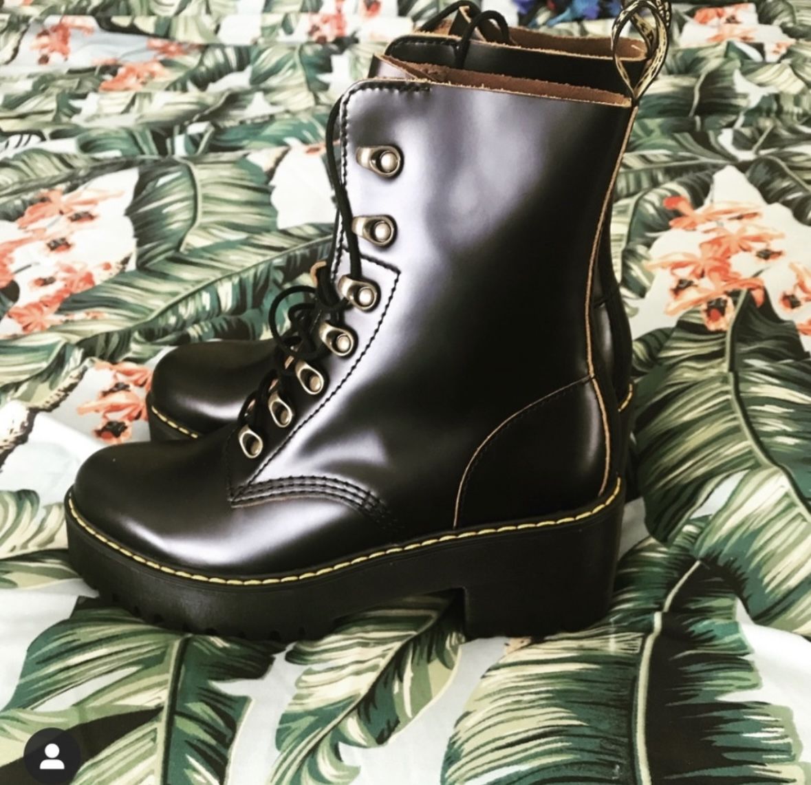 Dr.Martens Womans (size 9) Leona Vintage Smooth Boots