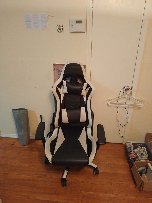 Gaming/Racing Chair For A Low Price !