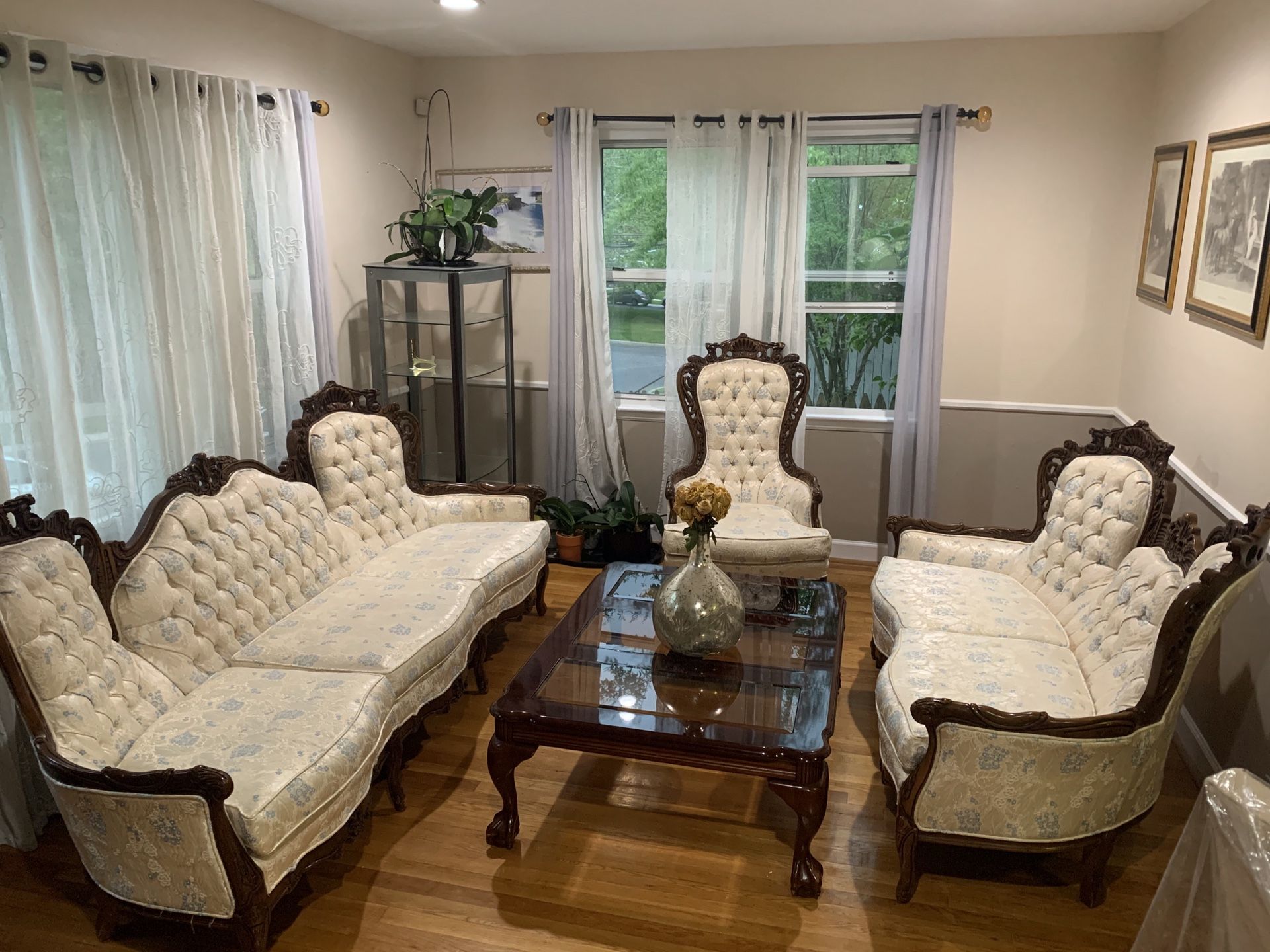 Kingsley Victorian Living Room Set