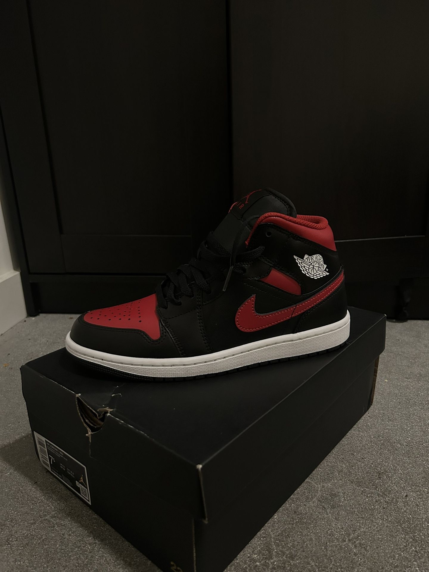 Jordan 1 & Chicago Bulls Bomber Jacket