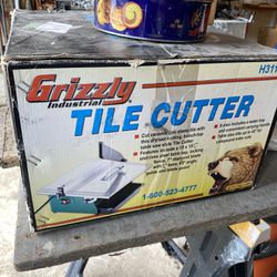 Grizzly Tile Cutter