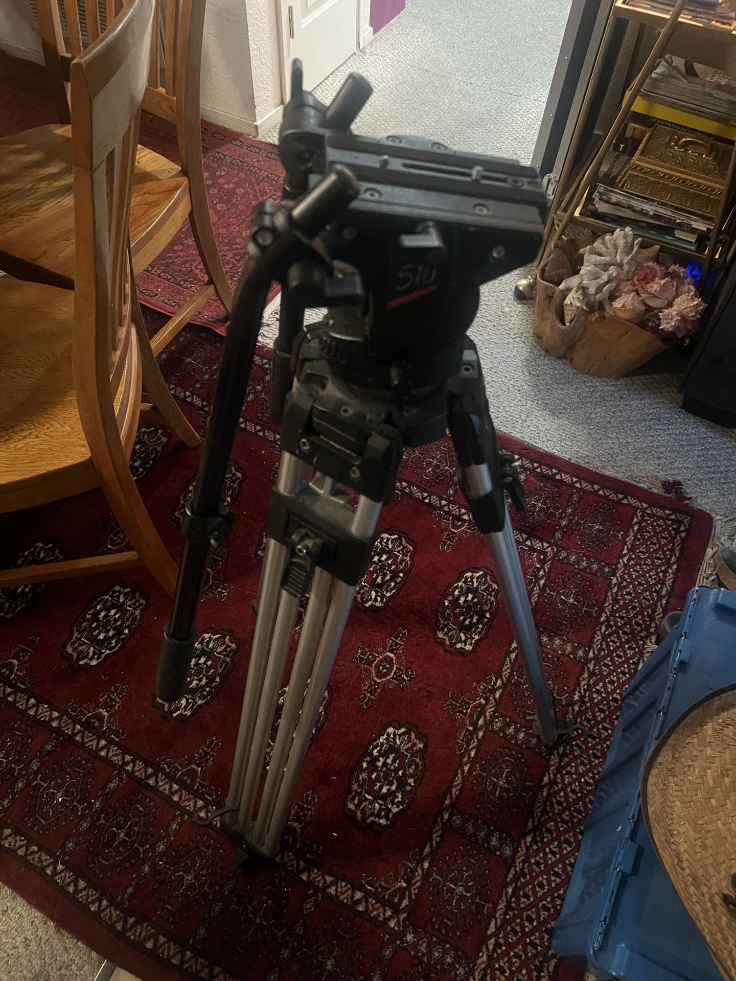 Bogan Tripod With 510 Floating Head