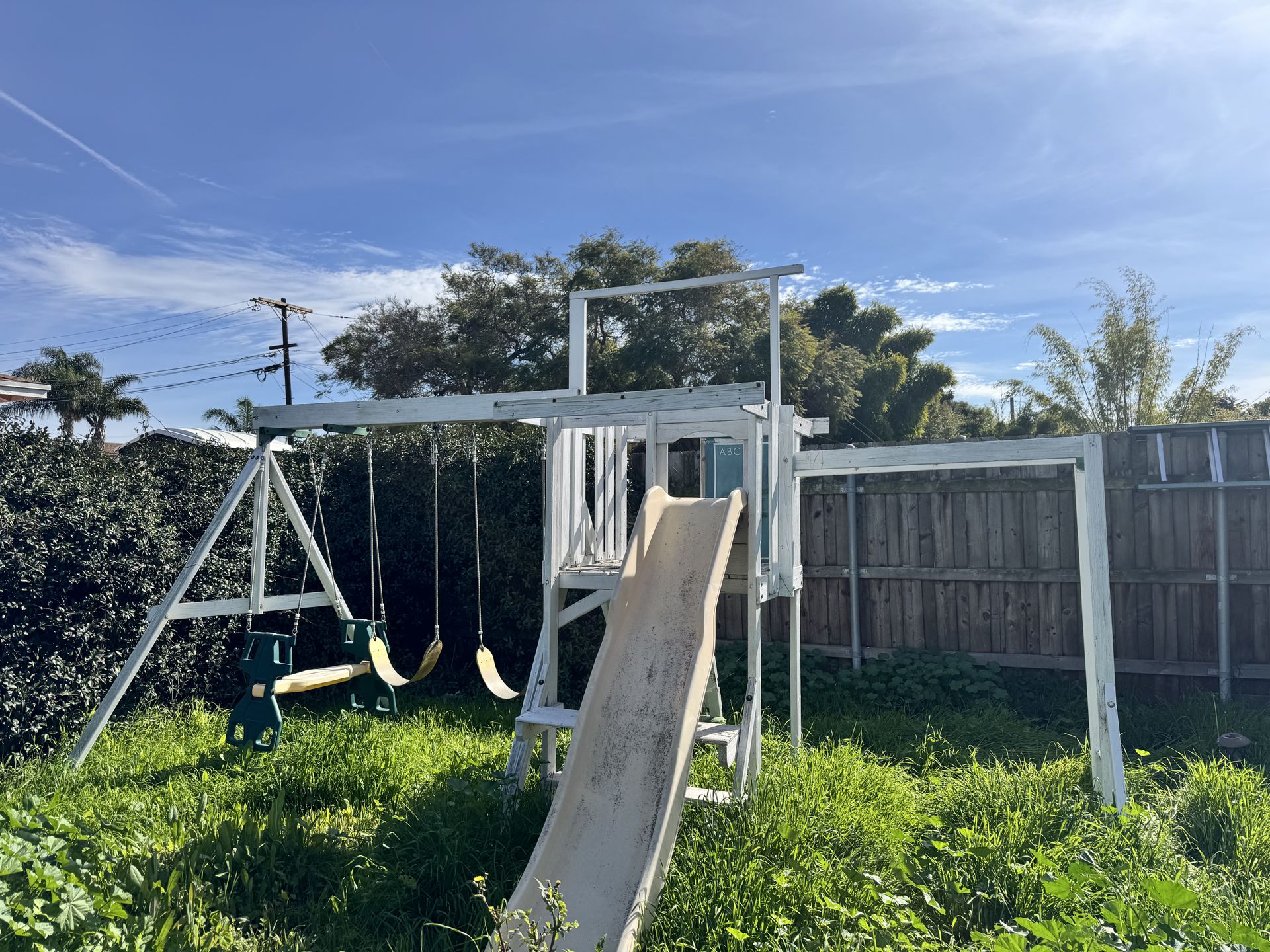 Free swing set