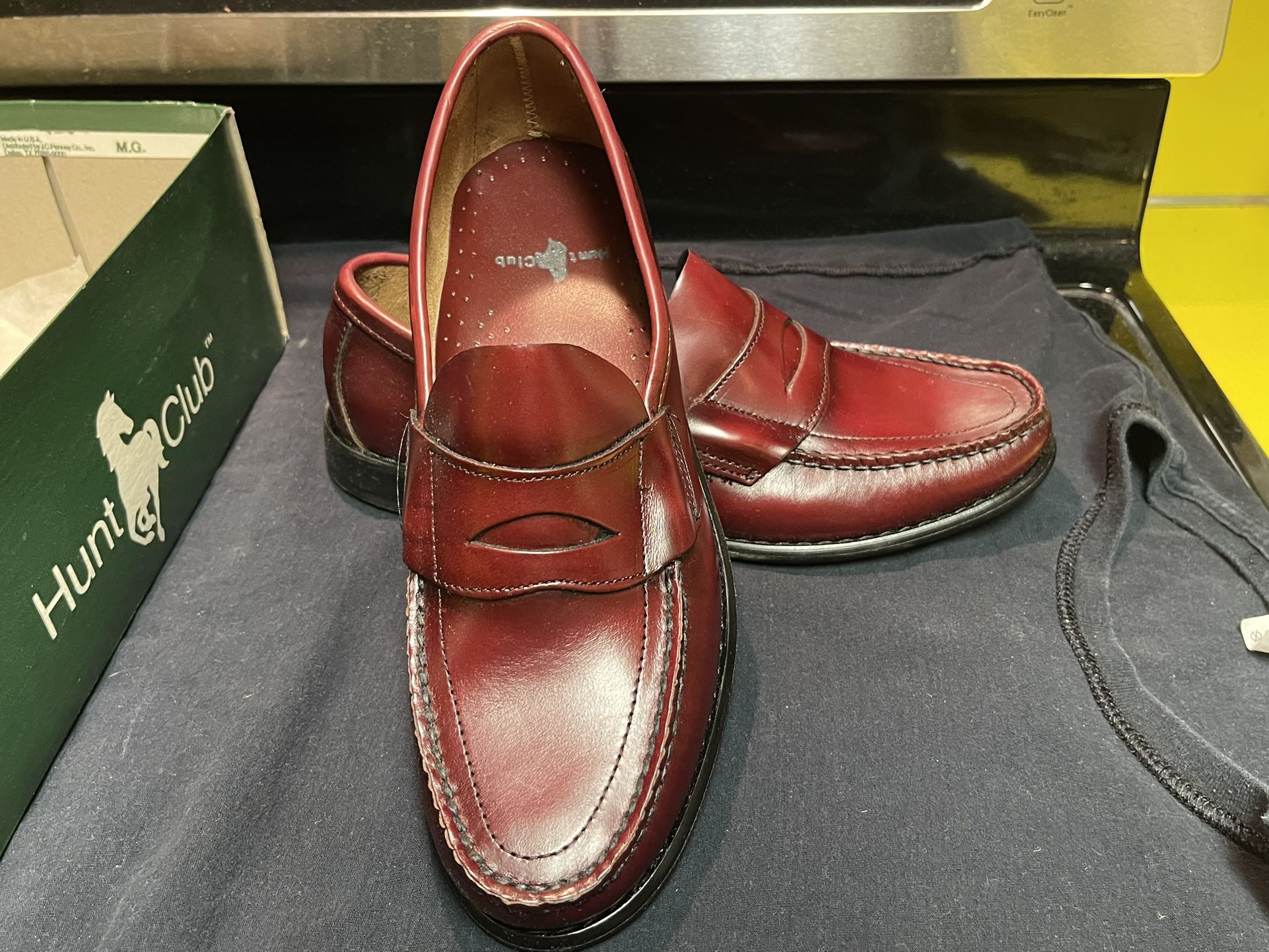 Vintage Hunt Club Shoes Men’s 9.5 M Penny Loafers Slip On Burgundy New In Box 1990S.