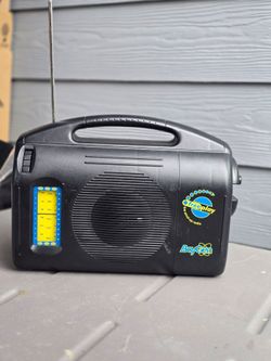 Freeplay BayGen Wind-Up Emergency Radio AM/FM/SW – Works Without Batteries
