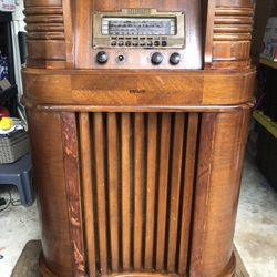Antique PHILCO radio Cabinet