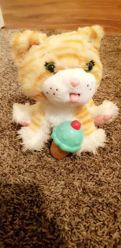 Kitty that licks icecream