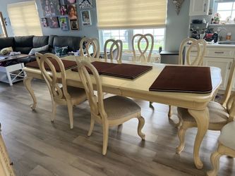 Table & 8 chairs set Stanley Furniture with pads