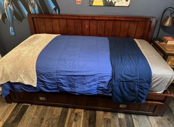 Pottery Barn Wooden Twin Daybed with Trundle