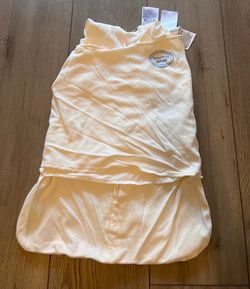 Halo SlaapSack Swaddler Baby 👶 Newborn. Does have small stain on the front. Should come out with treatment.  Located in Arlington