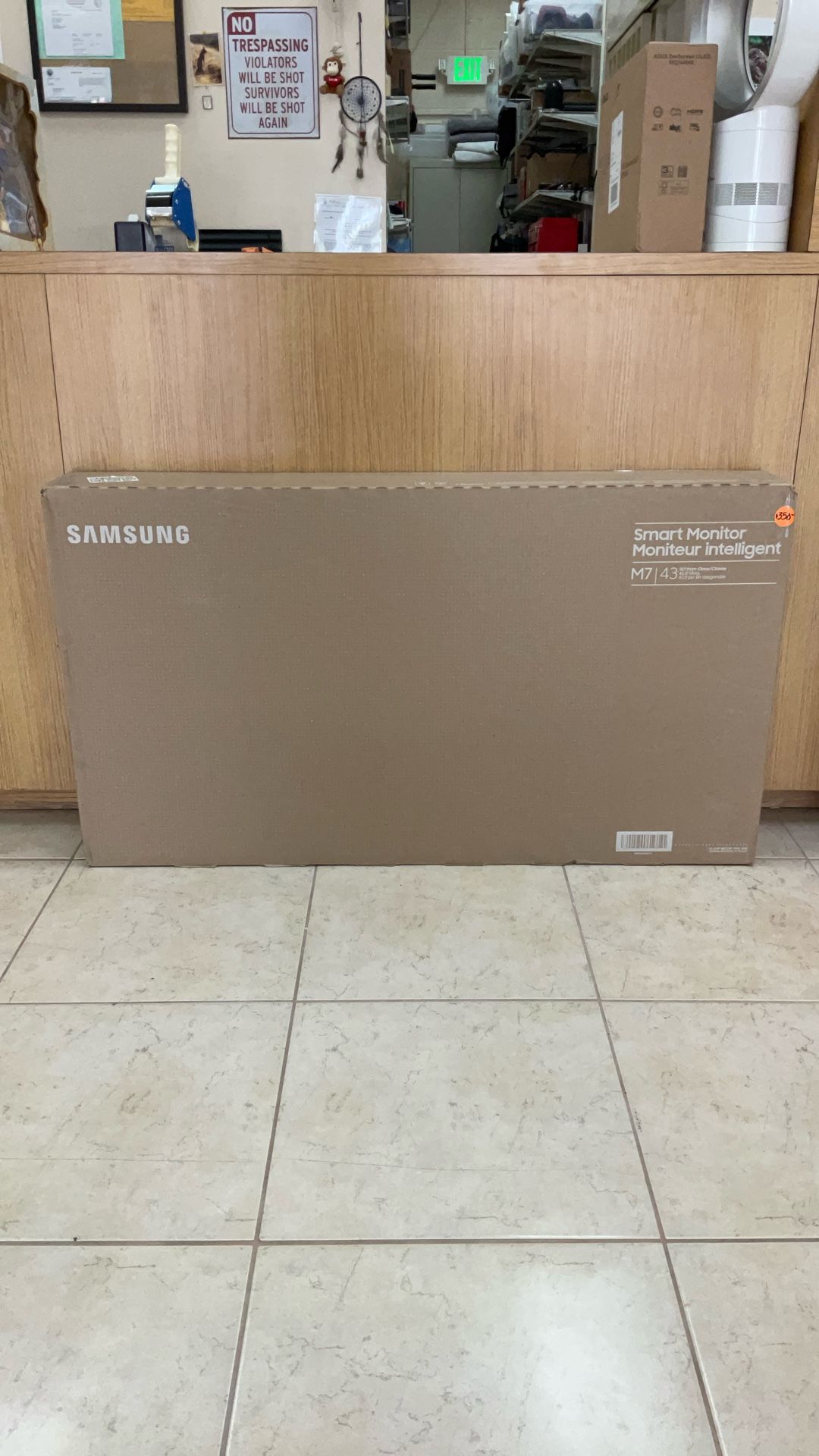 43” SAMSUNG M7 SMART MONITOR.