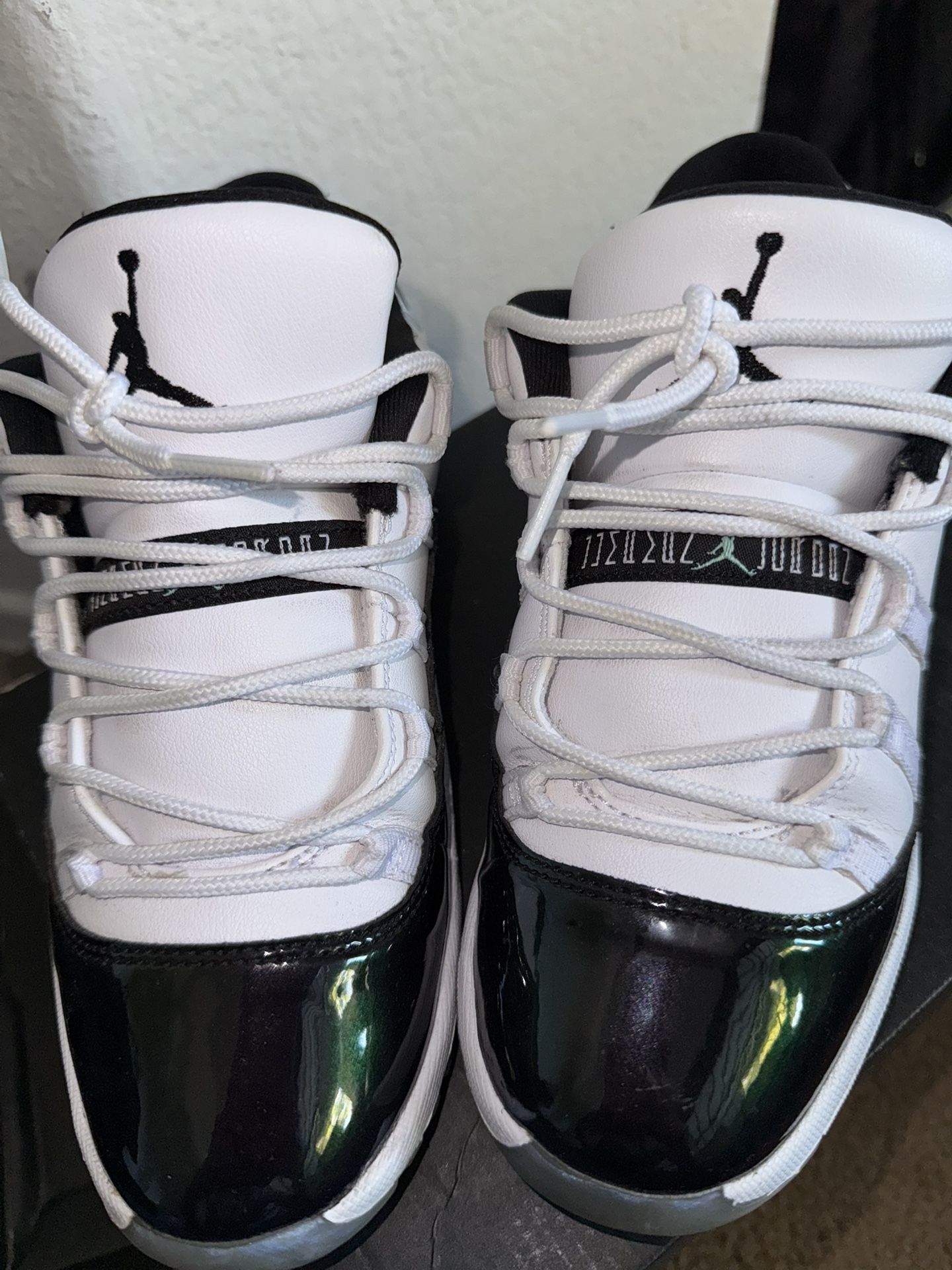 EMERALD GREEN JORDAN 11s
