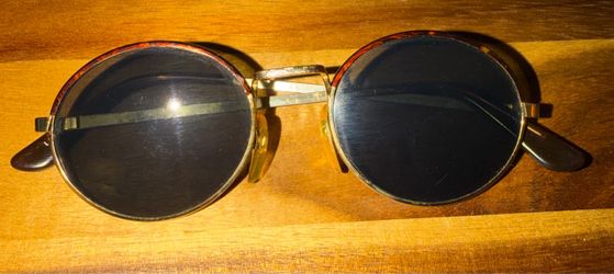 Vintage Homd-Framed Round Glasses with Tortoise Shell Accents
