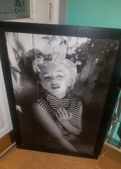 Marilyn Monroe Picture...3ftx2ft Large Size..Good Condition!