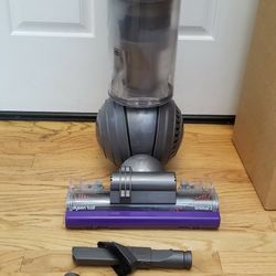 NEW cond DYSON ANIMAL2 ,  BIG BALL  ,  AMAZING SUCTION  , WORKS EXCELLENT  , IN THE BOX 
