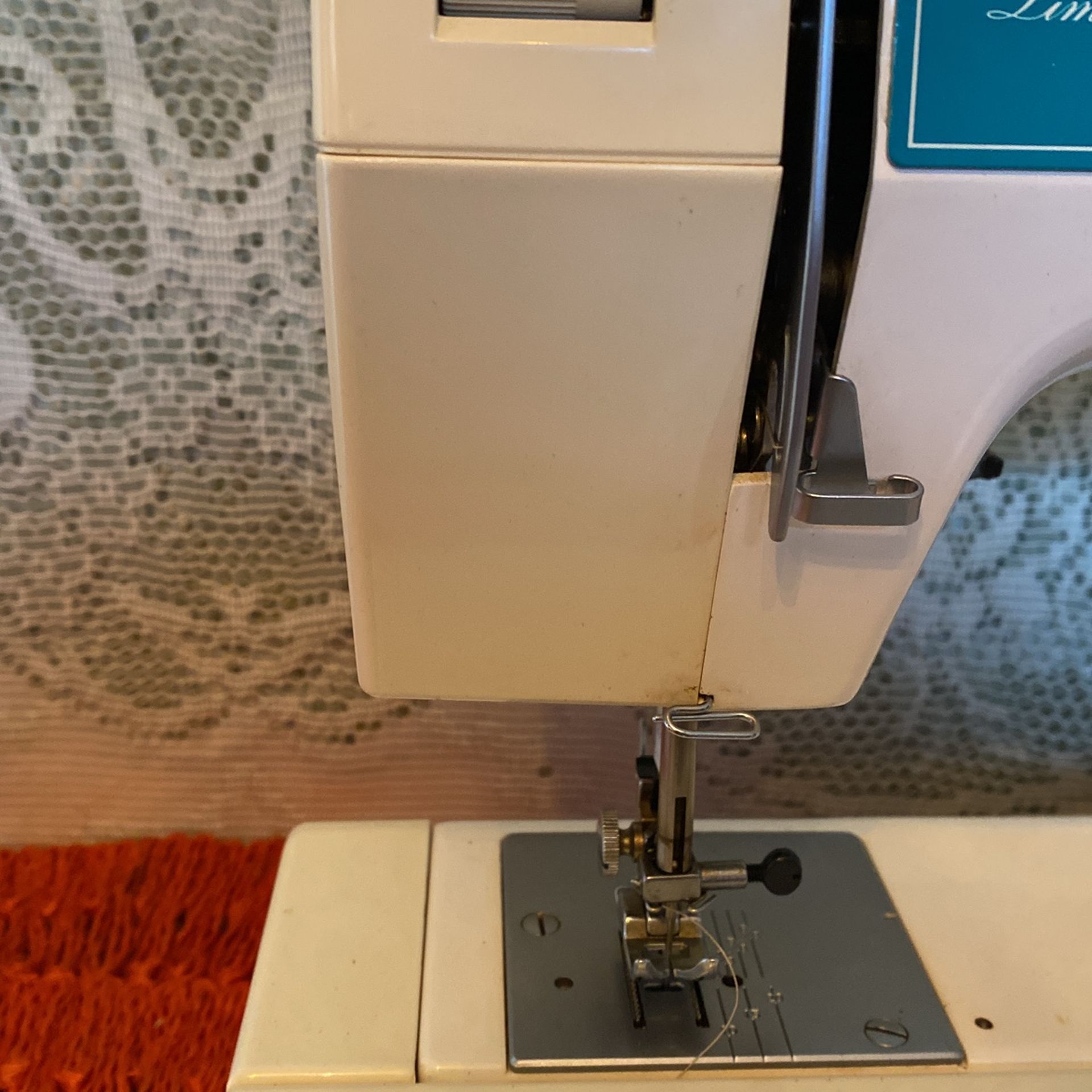 Sewing Machine (New Home Model 108) Arts & Crafts supplies