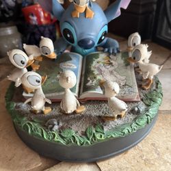 Art Of Disney Stitch Reading To Ducks Medium Big Fig Figurine Lilo Ducklings