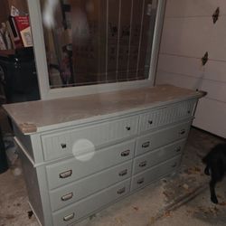 Dresser With Mirror 