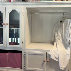 Dress Up Stand
