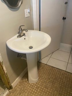 Glacier Bay White  Pedestal Sink